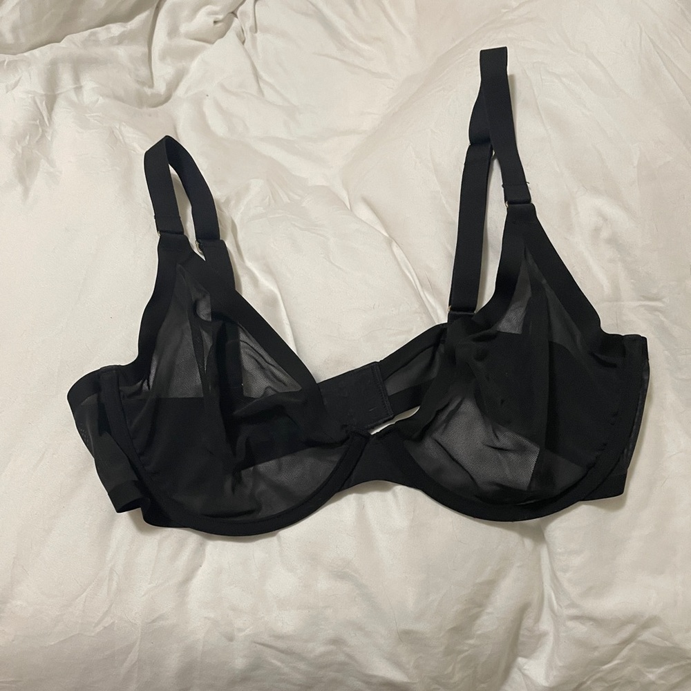 36D / 36 D Cuup plunge mesh bra